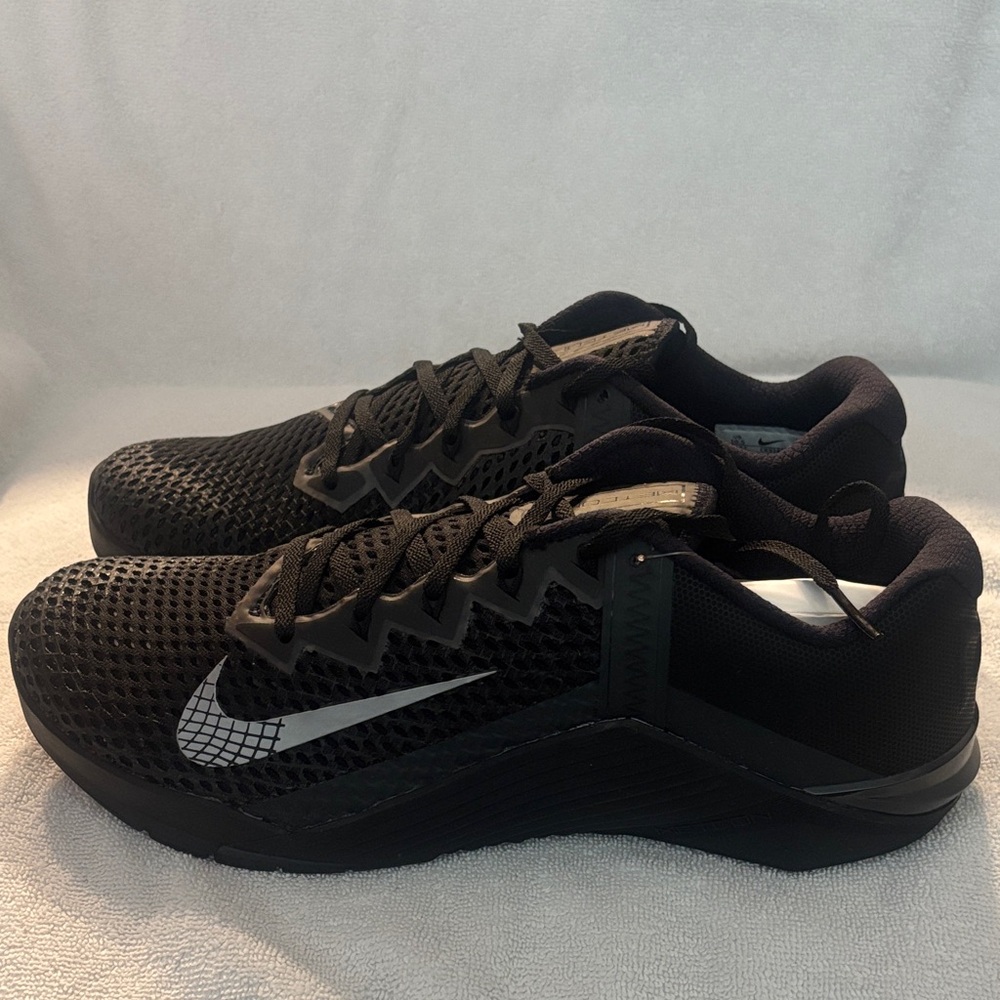 Nike Metcon 6 size 10.5  black color.